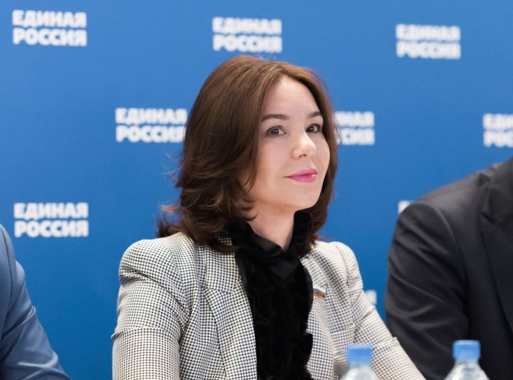 Альфия Когогина оформила для жителей Агрызского района подписку на газету «Агрызские вести»