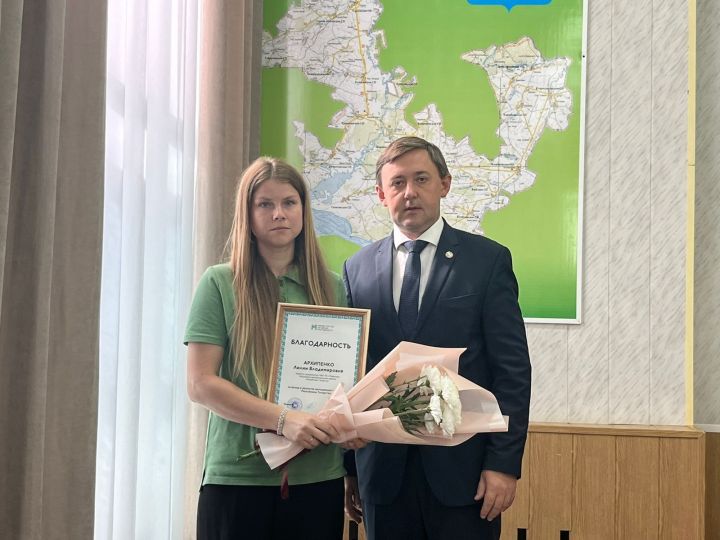 Сотрудники подросткового клуба «Ровесник» удостоились наград Минмолодежи