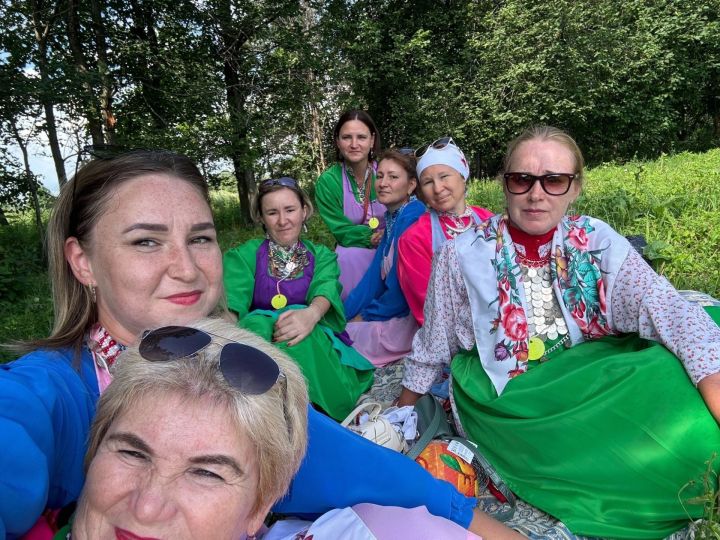Ансамбль «Зарни сизьыл» принял участие в фестивале финно-угорского народного творчества «Бай-Тэрек»