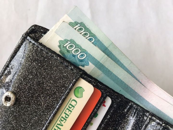 За хищение денежных средств с банковской карты и за хранение наркотических средств 19-летнего мужчину в Агрызе лишили свободы
