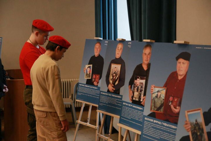 В Татарстане начинает работу фотовыставка «Отец героя»