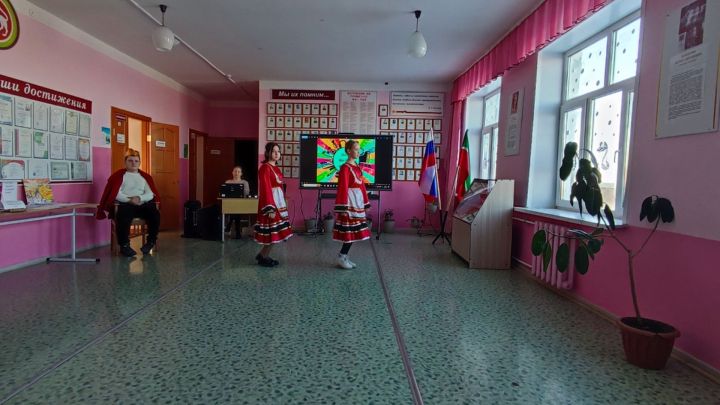 В Сарсак-Омгинском лицее состоялся смотр-фестиваль «Алло, мы ищем таланты!»