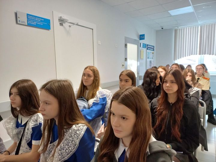 В поликлинике Агрыза прошел День открытых дверей для будущих студентов