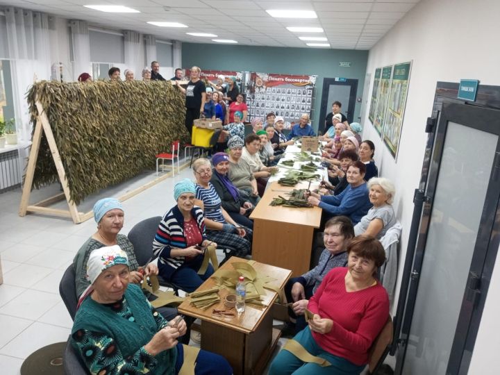 Кадыбаш авыл җирлеге волонтерлары маскировка челтәрләре үрәләр