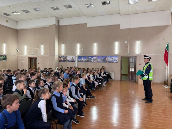 В Агрызе школьников научили безопасности через театр и диалог