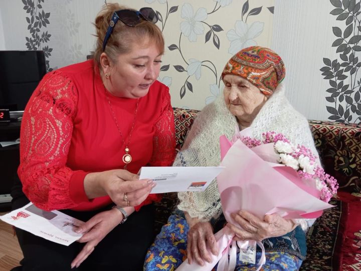 Әгерҗедә яшәүче Нәзилә ГЫЙЛЬМИЕВА алтын көздә олуг юбилеен – 95 яшьлек гомер бәйрәмен каршы алды