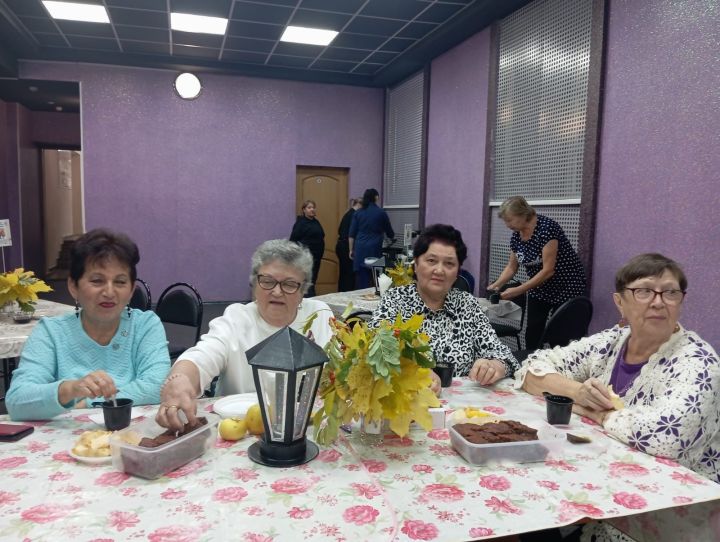 Өлкәннәрне район Мәдәният сараена ял кичәсенә җыйдылар