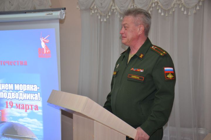 Военный комиссар района рассказал о преимуществах обучения в военных учебных заведениях: