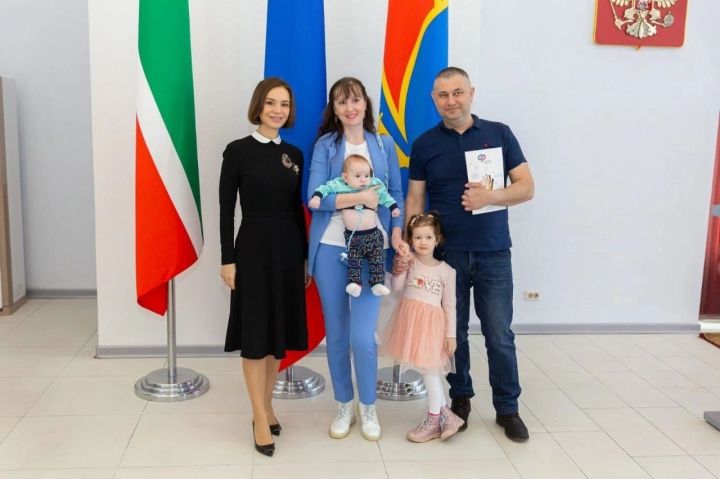 Альфия Когогина: Программа материнского капитала продлена во исполнение Послания Президента Федеральному Собранию