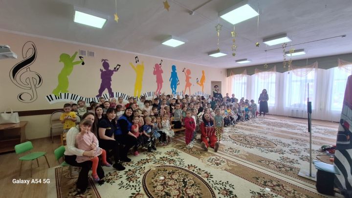 Малышам из детского сада №7 показали спектакль по правилам дорожного движения