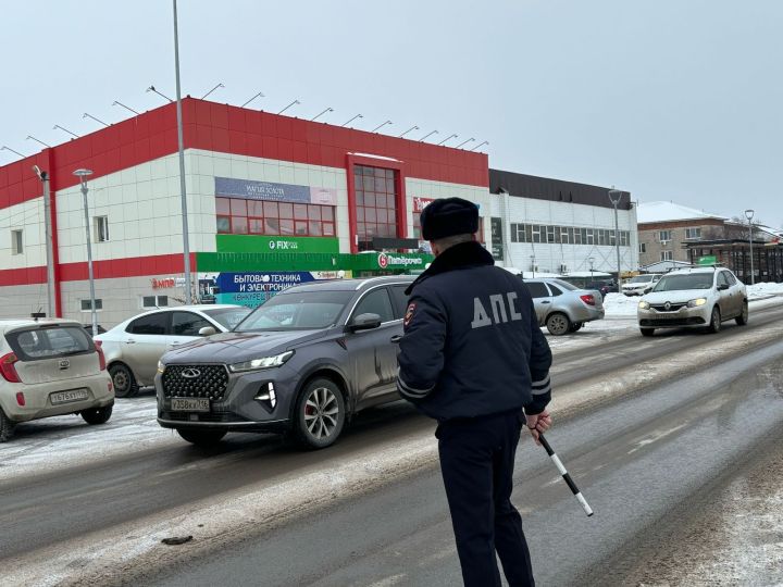 В Агрызском районе проходит оперативно-профилактическое мероприятие «Иностранный водитель»