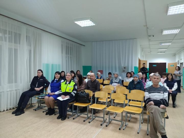 Родительское собрание в Иж-Бобьинской СОШ: акцент на безопасности детей на дорогах