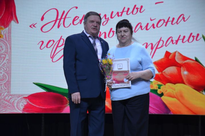 В Агрызе наградили женщин, внесших значительный многолетний вклад в развитие района