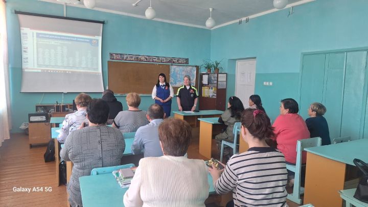 В Агрызском районе для родителей учащихся 9-11 классов проходят родительские собрания по профилактике детского дорожного транспортного травматизма