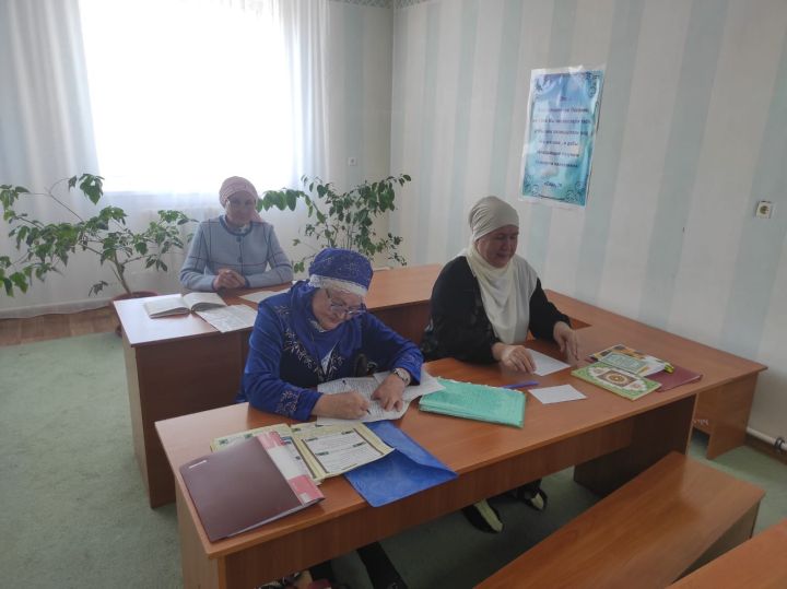 “Нур” мәдрәсәсендә биредә өч ел укыган шәкертләрнең чыгарылыш кичәсе булды