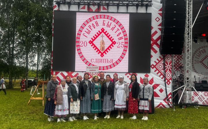 Ансамбль «Зарни сизьыл» блестяще выступил на республиканском празднике «Гырон быдтон»