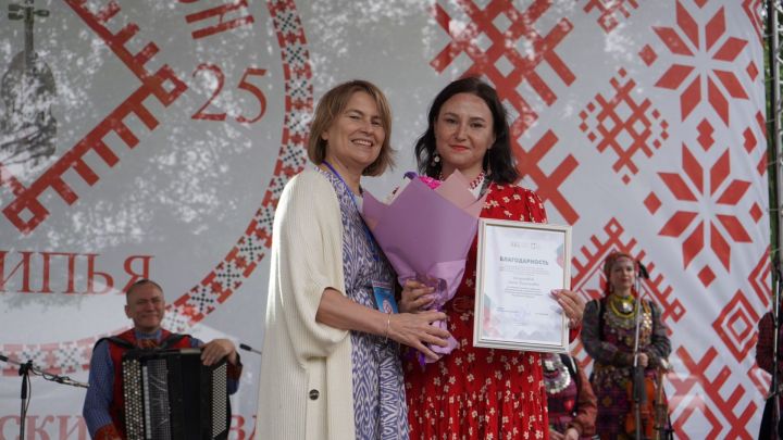 Ансамбль «Зарни сизьыл» блестяще выступил на республиканском празднике «Гырон быдтон»