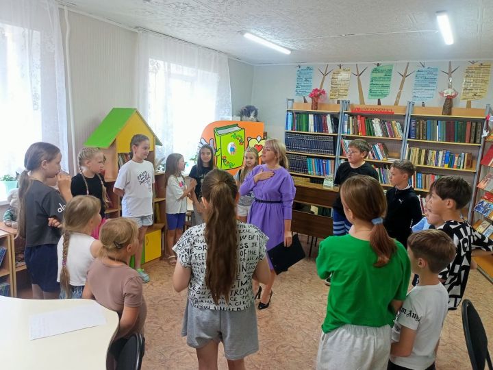 В Агрызе стартовал библиотечный лагерь «Книжная радуга»