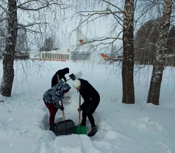 Салагыш укучылары «Батырларны онытмыйк! » исемле акциядә катнаштылар