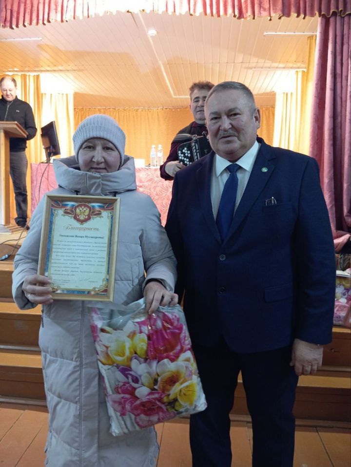 Девятерня авыл җирлегендә узган җыен бүләкләүләргә бай булды