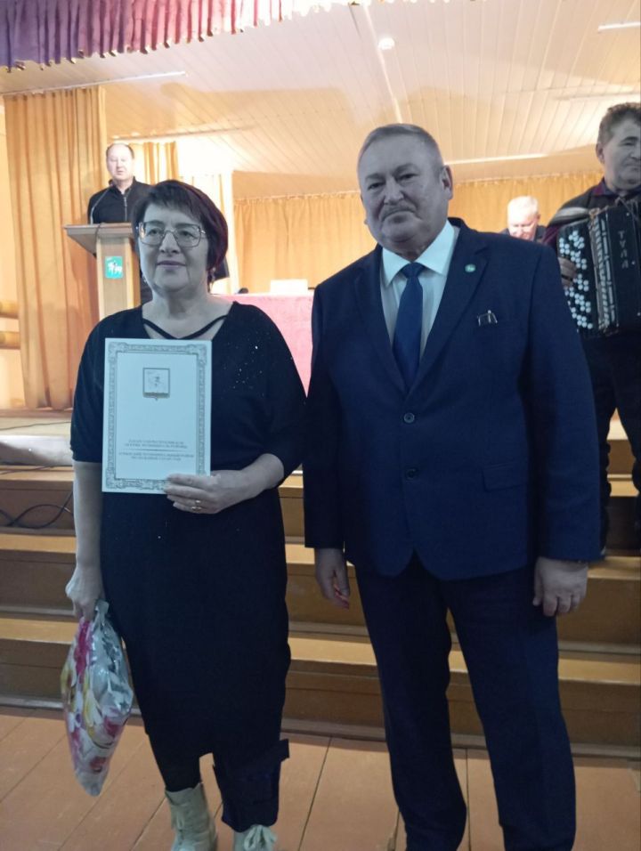 Девятерня авыл җирлегендә узган җыен бүләкләүләргә бай булды