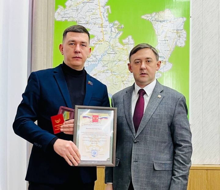 Во благо Родины и района: в Агрызе наградили тех, кто помогает фронту и развивает будущее