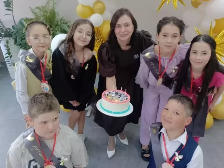Педагог из Исенбаева Алсу Латыпова отмечена на республиканской Электронной доске почета