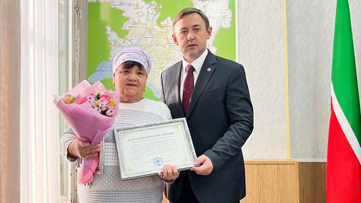 В администрации района вручили награды за добровольческую помощь и многолетний труд