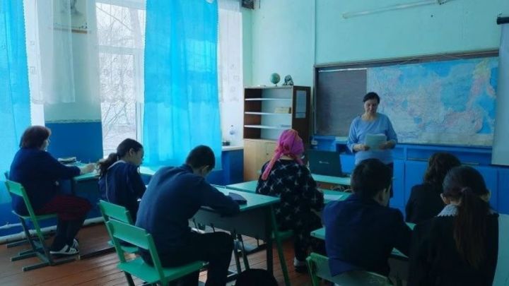 В Девятернинской школе имени Лябиба Айтуганова прошёл диктант в рамках акции «Россия — семья семей»