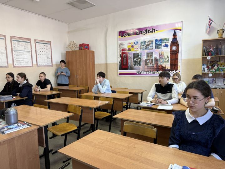 Безопасные каникулы: в гимназии №1 Агрыза напомнили о правилах дорожного движения