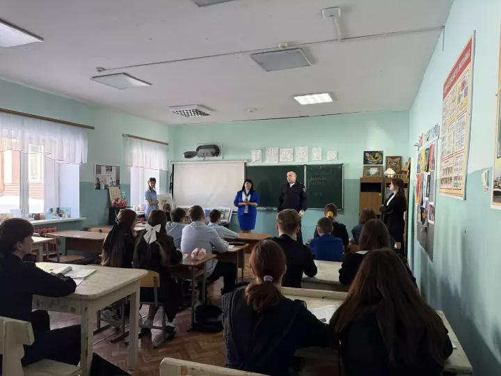 Безопасные каникулы: в гимназии №1 Агрыза напомнили о правилах дорожного движения