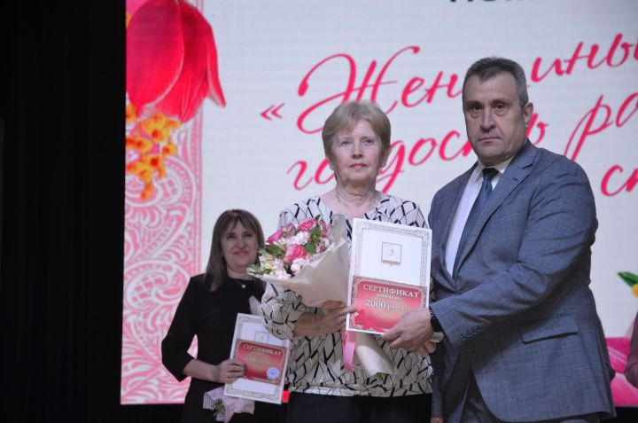 «Женщины – гордость района, сила страны»: в Агрызе чествовали женщин, кто внес многолетний вклад в развитие Агрызского района