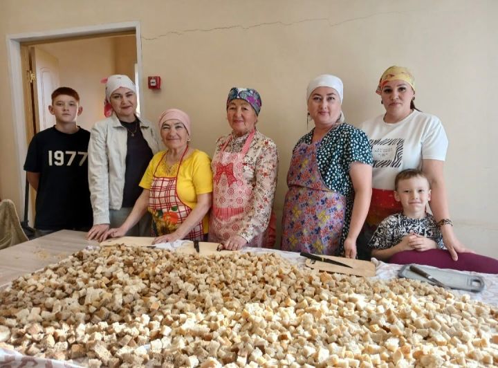 Участники объединения «Су юлы» приготовили гуманитарную помощь для военнослужащих