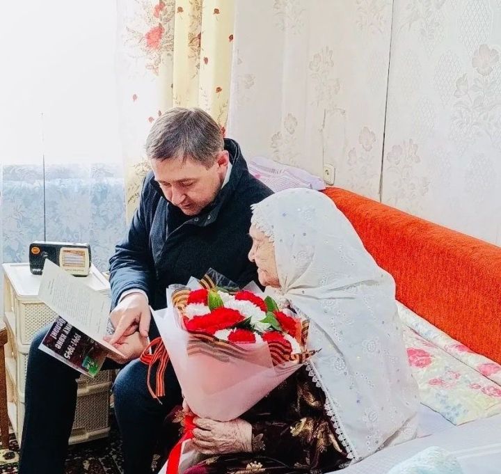 В Агрызском районе труженикам тыла вручают подарки ко Дню Победы