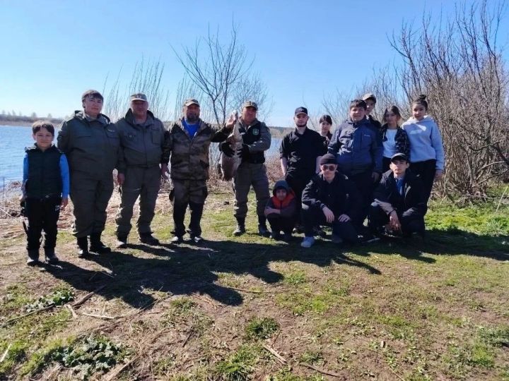 Спасённого лебедя-кликуна выпустили на волю в заказнике «Кичке-Тан»