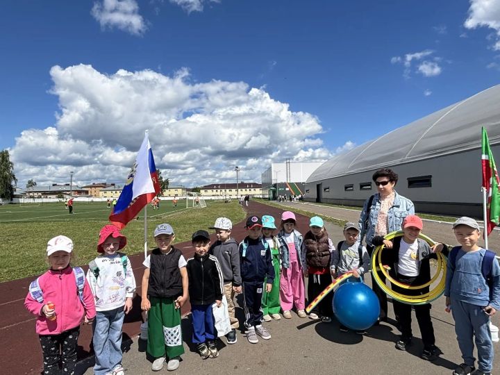Мелок, мяч и загадки из мультиков: в Агрызе стартовали праздничные мероприятия, посвященные Дню защиты детей