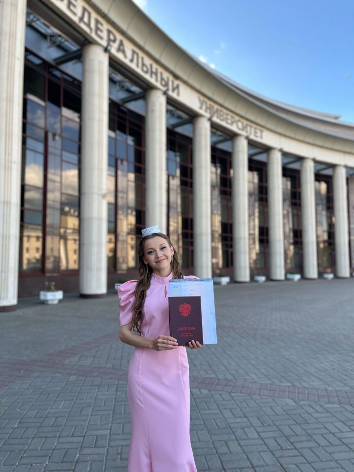 Девятерня авылы кызы Лиана ГАББАСОВА Казан федераль университетының филология һәм мәдәниятара багланышлар институтын кызыл дипломга тәмамлады