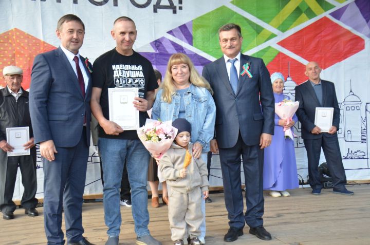 В Агрызе состоялась церемония награждения в День Республики Татарстан и День города